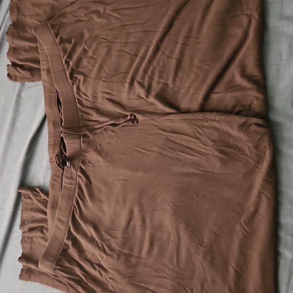 4x SKIMS Brown Wide-Leg Pants - Picture 3 of 3